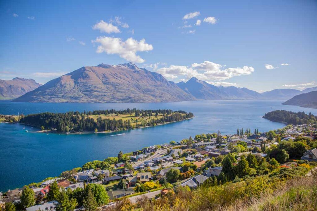 Scenic New Zealand lakeside town and mountain landscape, representing migration to New Zealand and long-term plans for home ownership and settling in.